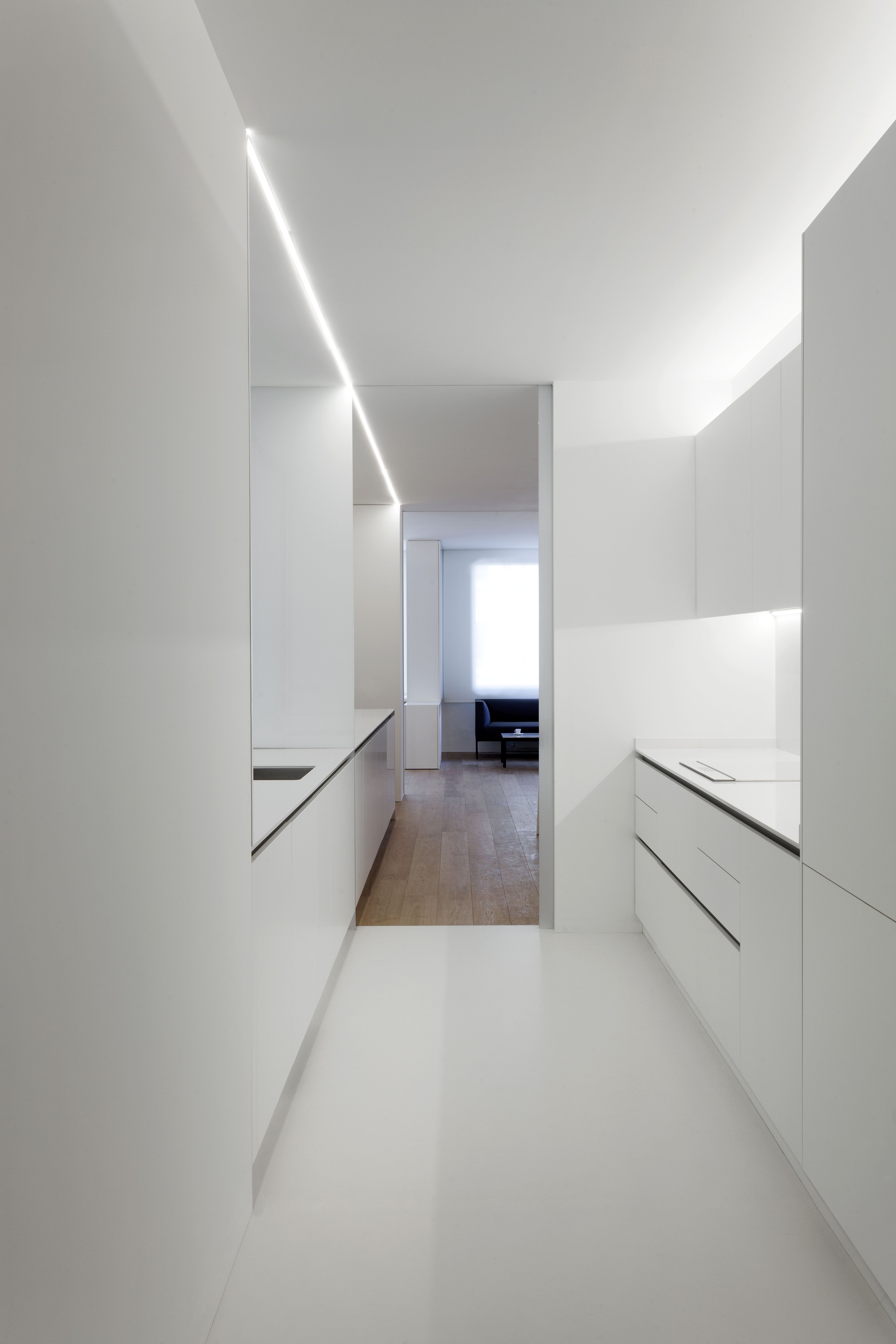 白漆润色，空间焕新——瓦伦西亚公寓设计-21