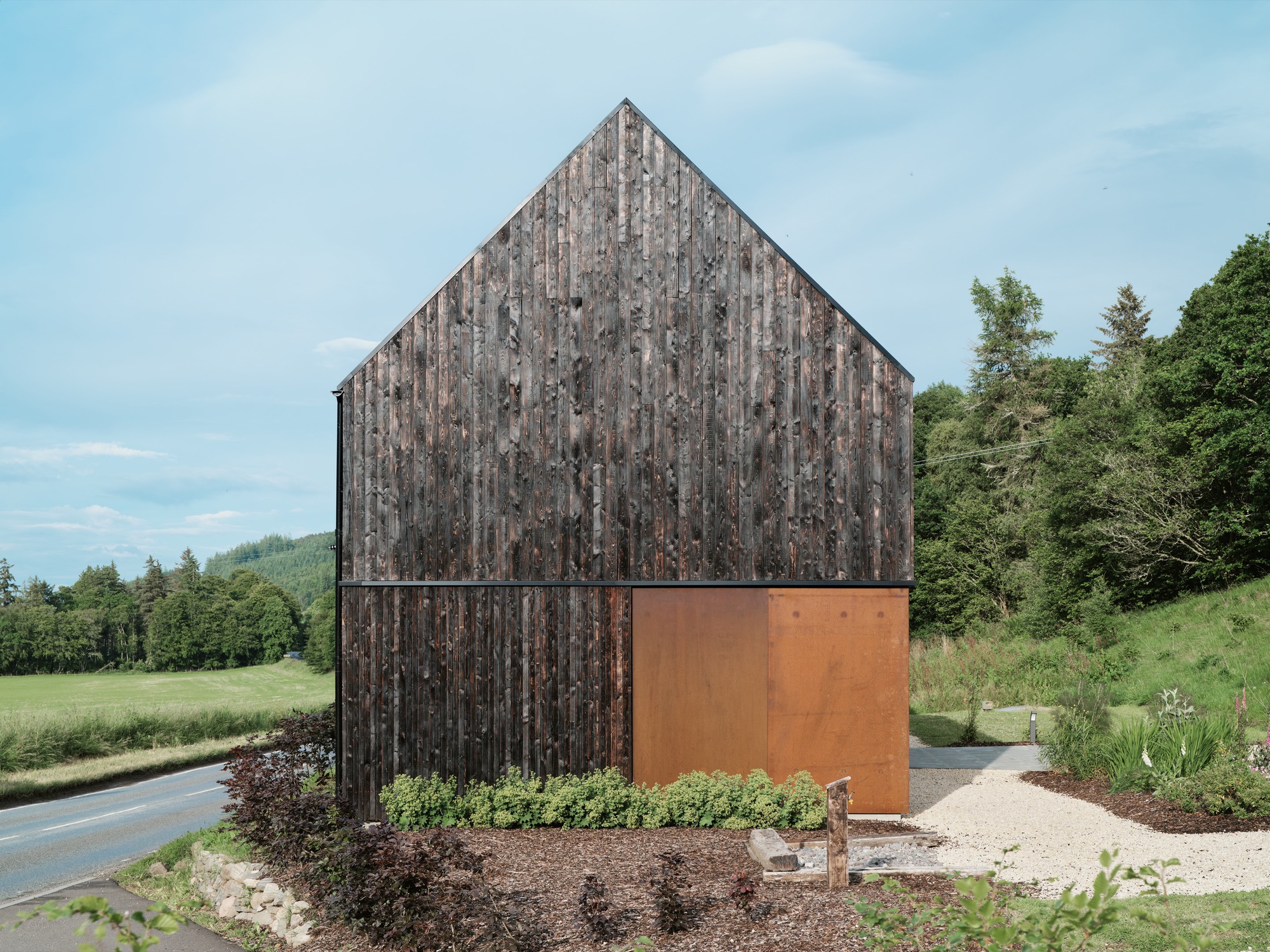 一间办公室和两所房子丨英国因弗内斯丨Loader Monteith-39