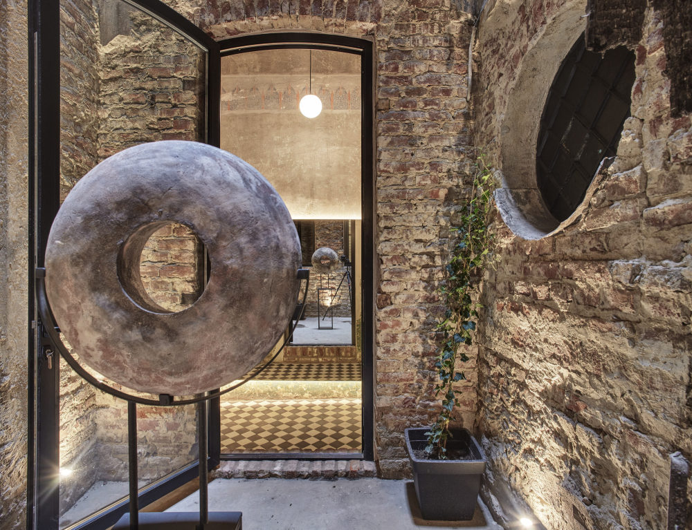 乌克兰利沃夫 Radio Garage 实验画廊改造-25