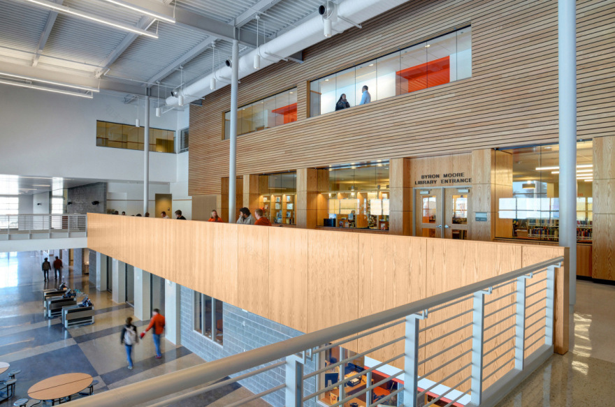 Wyoming 中学百年老校翻新,21 世纪学习环境助力学生成长-10