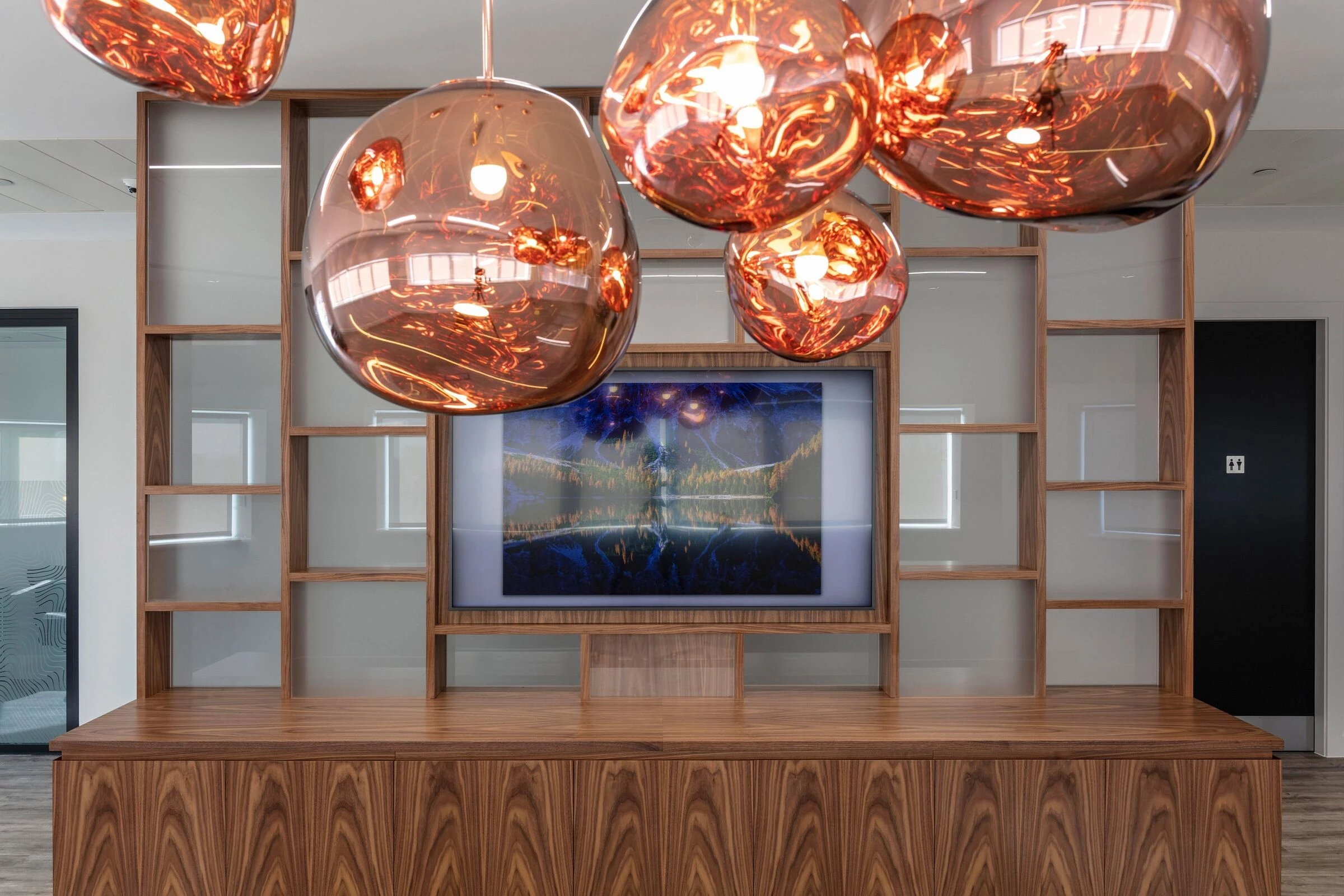 伦敦高档办公空间的紫色梦幻设计丨英国伦敦丨BW-17