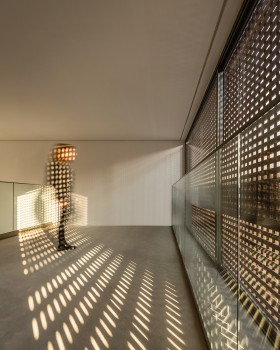 único building Arthur Casas Studio