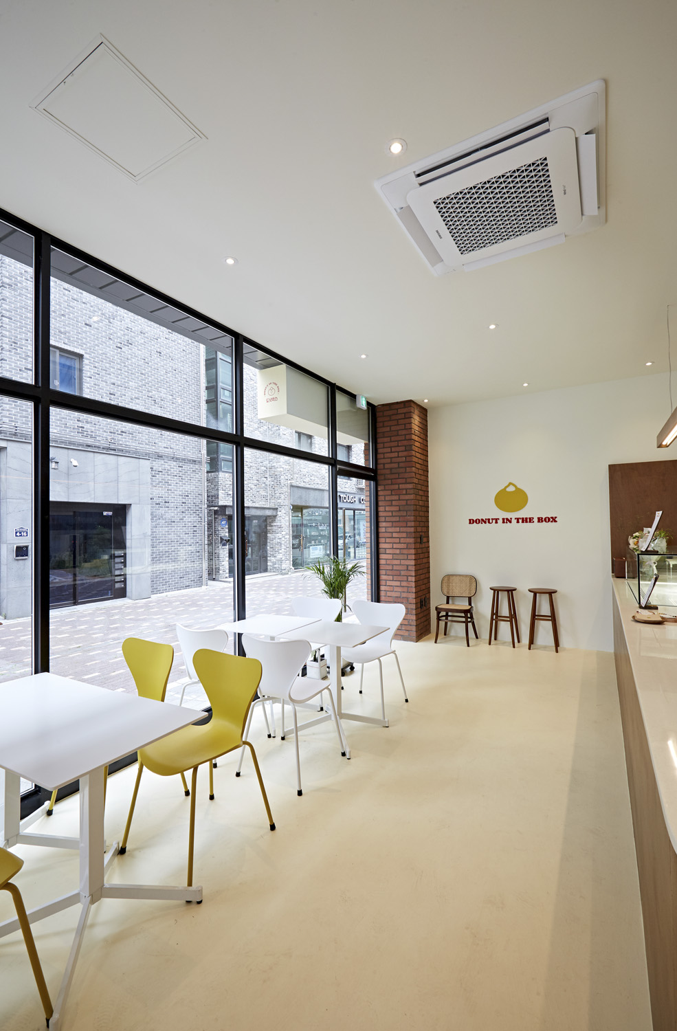 白色木屋 | 极简与自然的完美融合-11