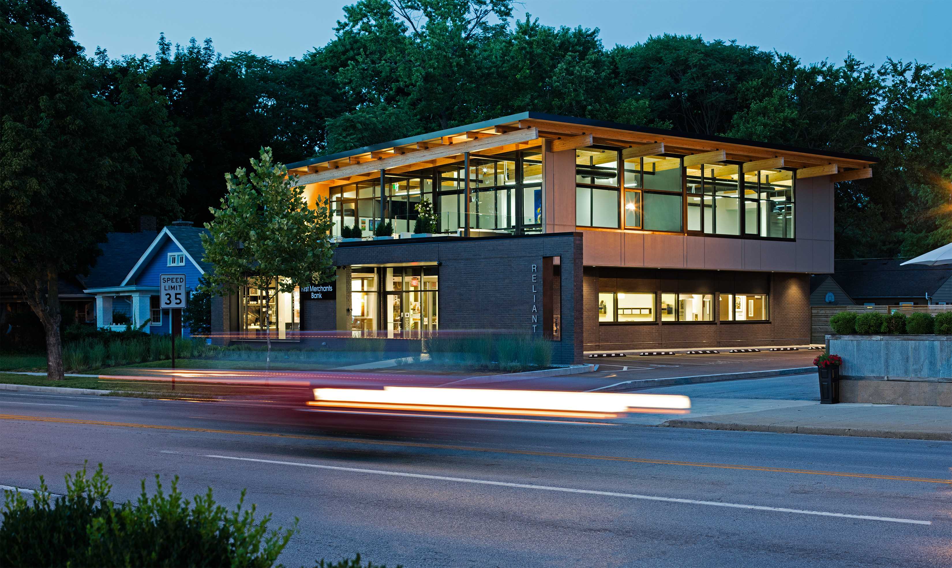 依赖伙伴 · 社区融合的建筑灯笼-0