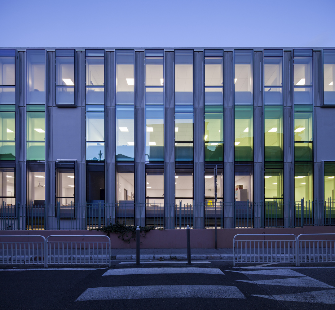 法国尼斯 Simone Veil 中学,融入环境的和谐设计-52