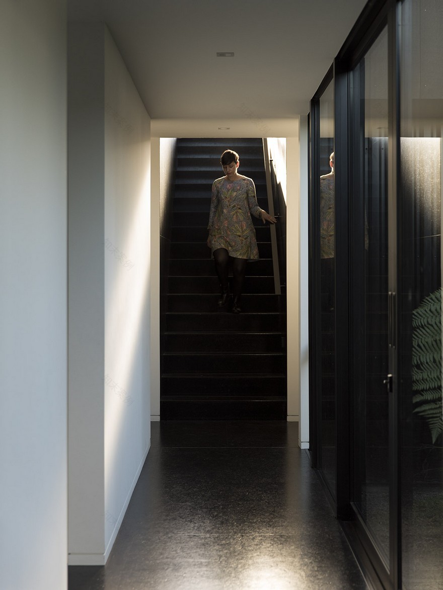 Modern Steel-Framed Home With Extensive Views Over Auckland-26