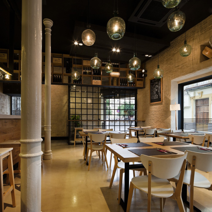 西班牙塞维利亚葡萄酒主题餐厅-24