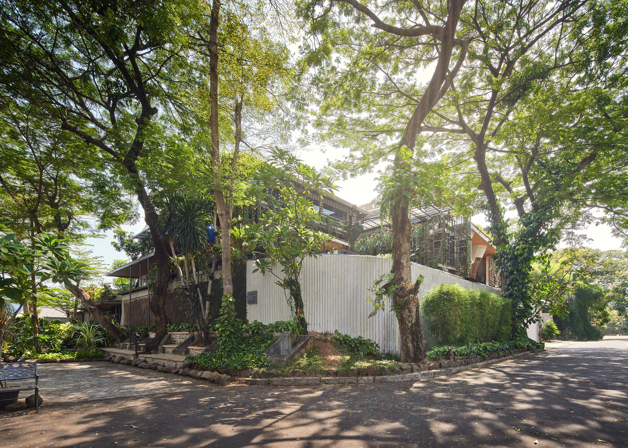 绿意盎然的别墅住宅兼工作室丨印度丨Realrich Architecture Workshop-53