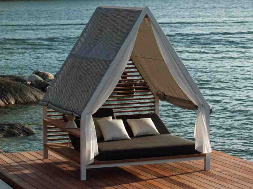 18 Awesome Tropical Outdoor Spaces For A Relaxing Backyard Oasis-3