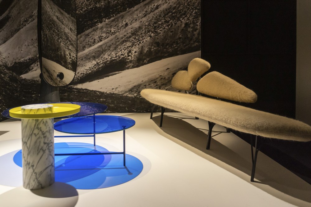 Stylish Ways To Add Bright Blue Color Accents To Your Home-0