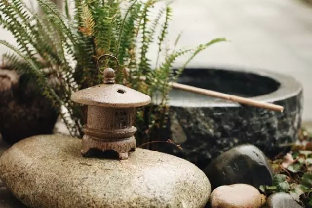 把一个破烂小院，爆改成中国风的入云屋，凉亭、枫树、竹篱笆......-171