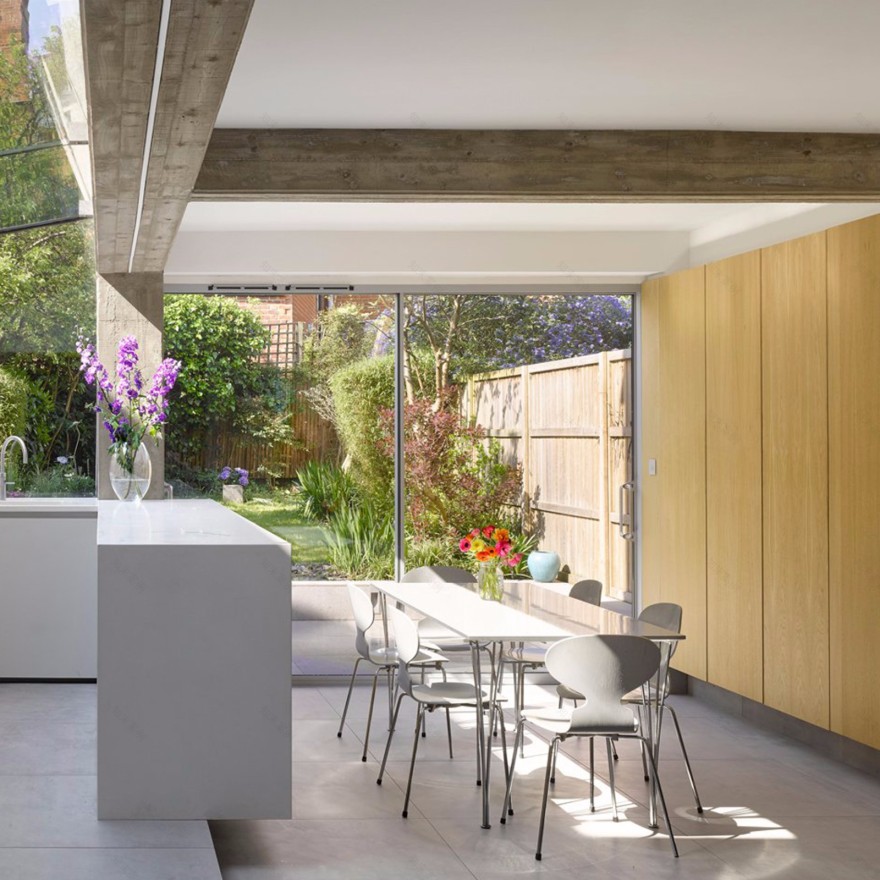 混凝土墙板打造的庄重空间-10