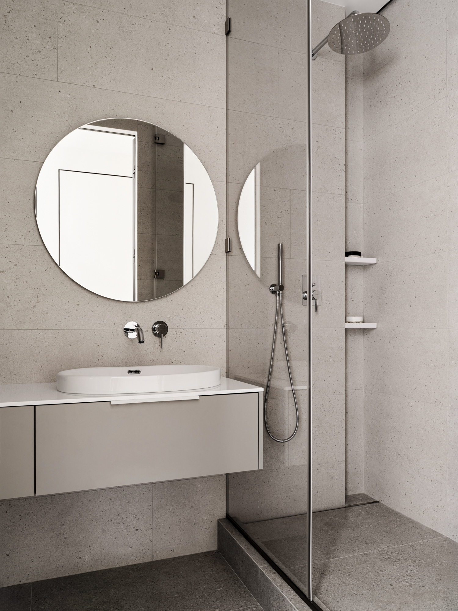 带浴室窗户的简约公寓丨俄罗斯莫斯科-31