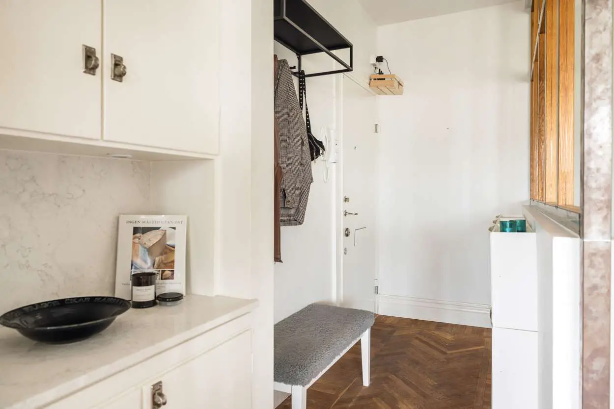 瑞典南部马默公寓的独特钢化玻璃隔墙设计-8