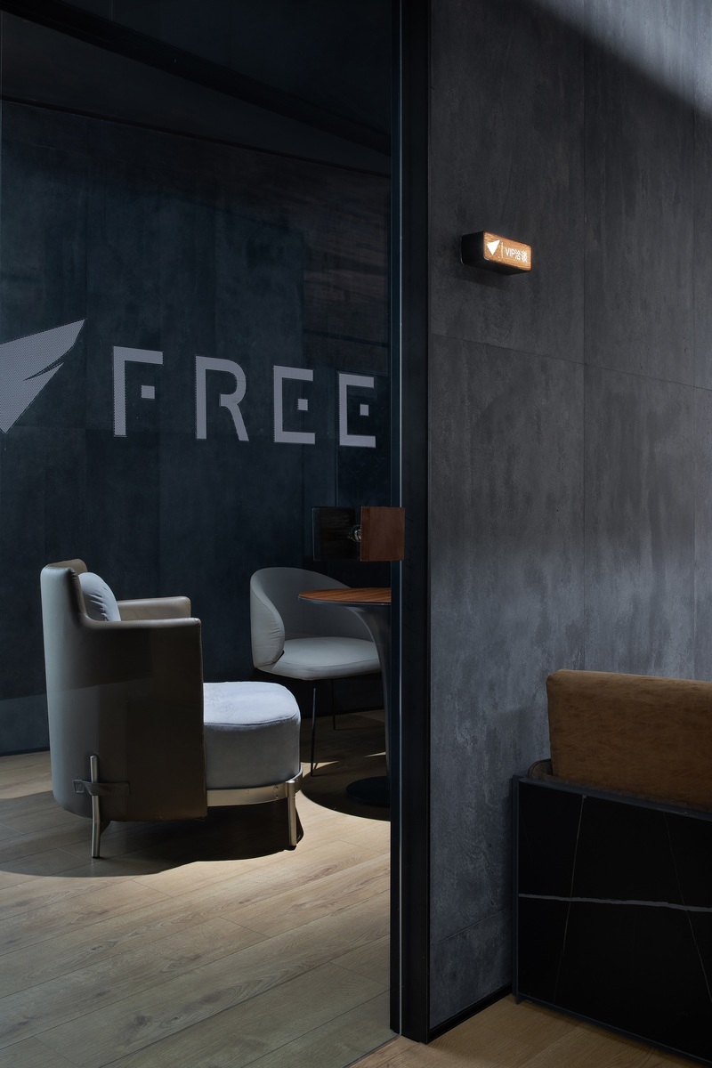 自由者健身旗舰店,现代风格与自然元素完美融合-47