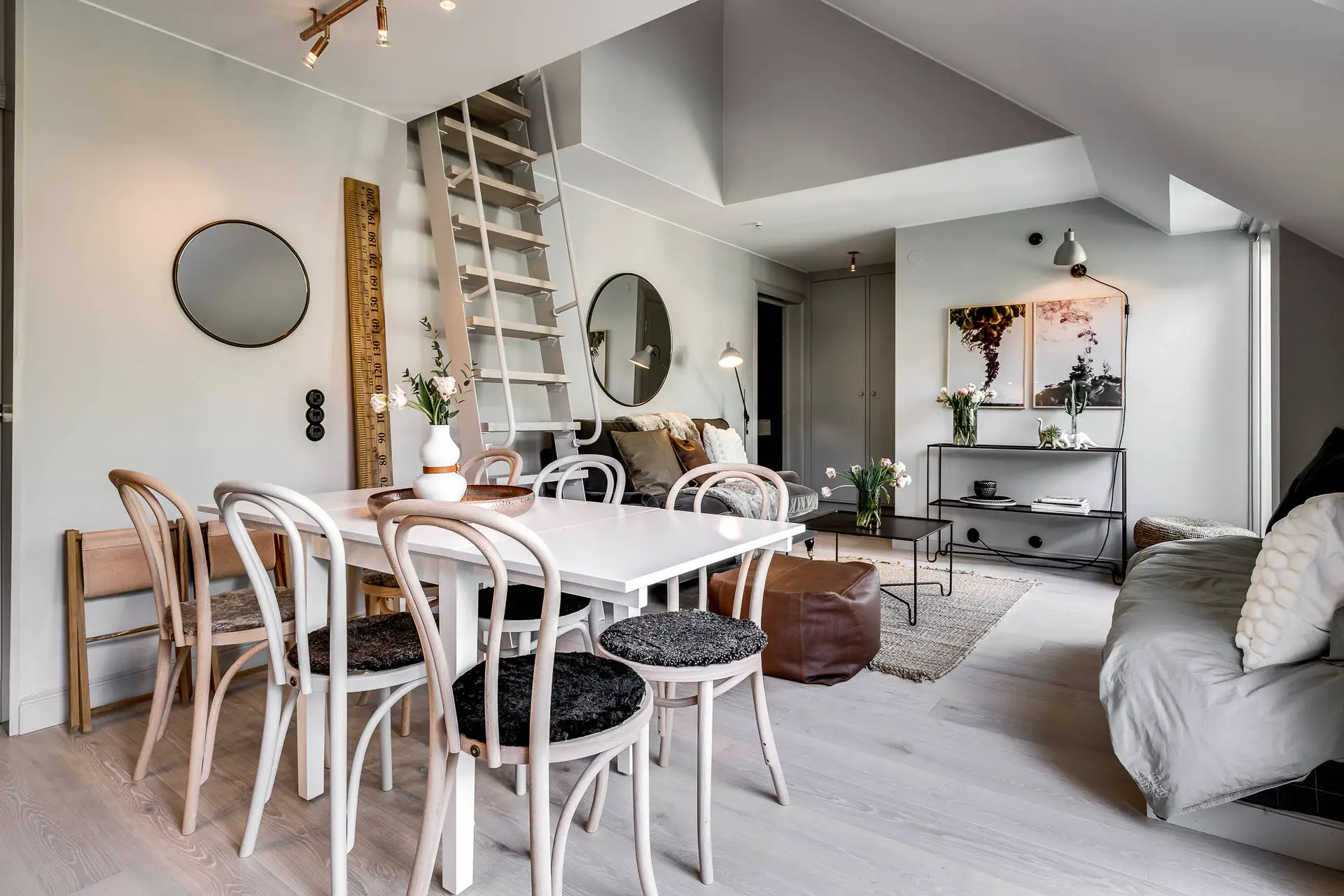 同一大厦内的三套风格统一又各具特色的公寓设计-1