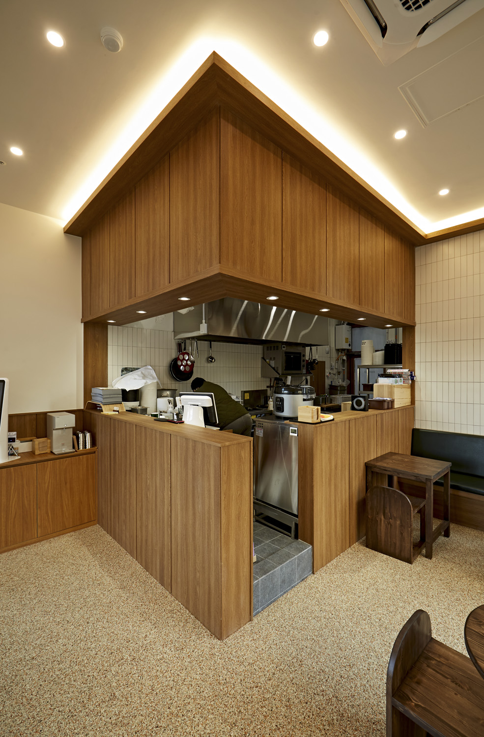 白色与木质的极简之美 | 12 平米小空间的神奇蜕变-9