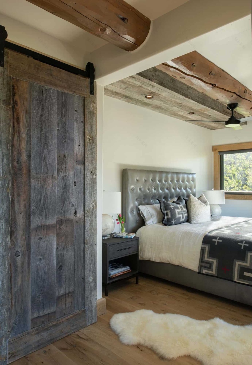 A rustic modern mountain cabin was beautifully reimagined in Big Sky, Montana-4