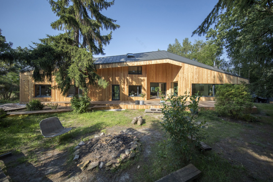 波兰村庄里的“石棺”别墅-38