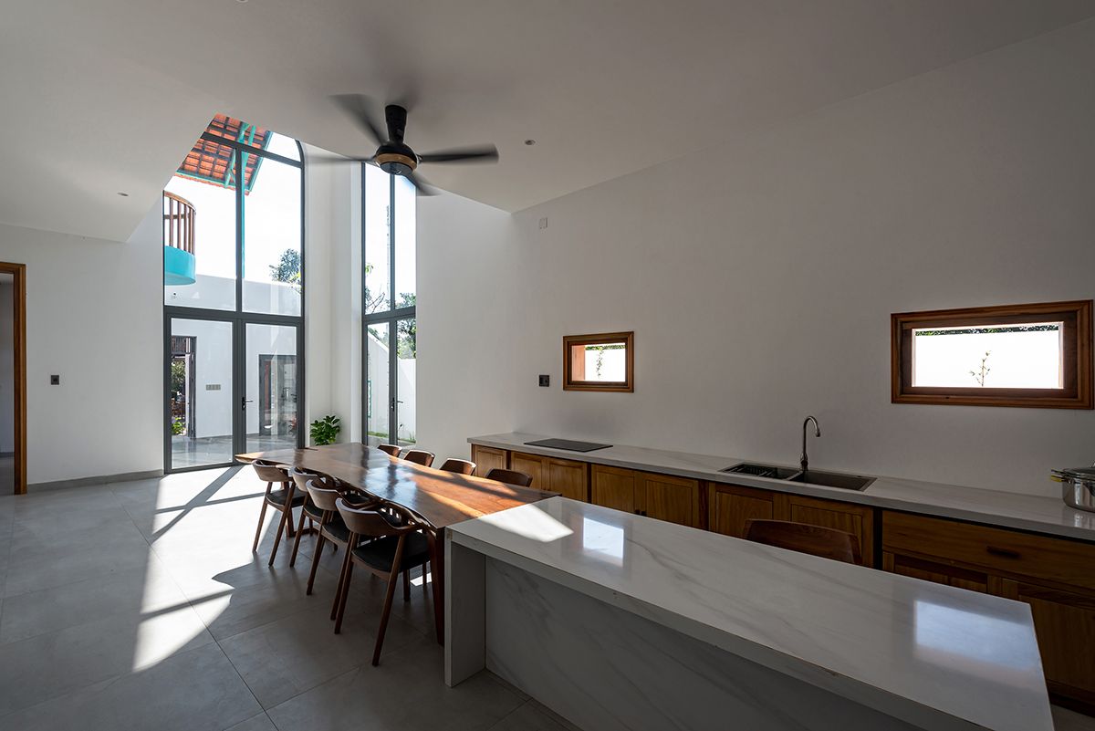 越南 Song Hinh 住宅 | 融合室外景观与室内设计的现代家庭住宅-22