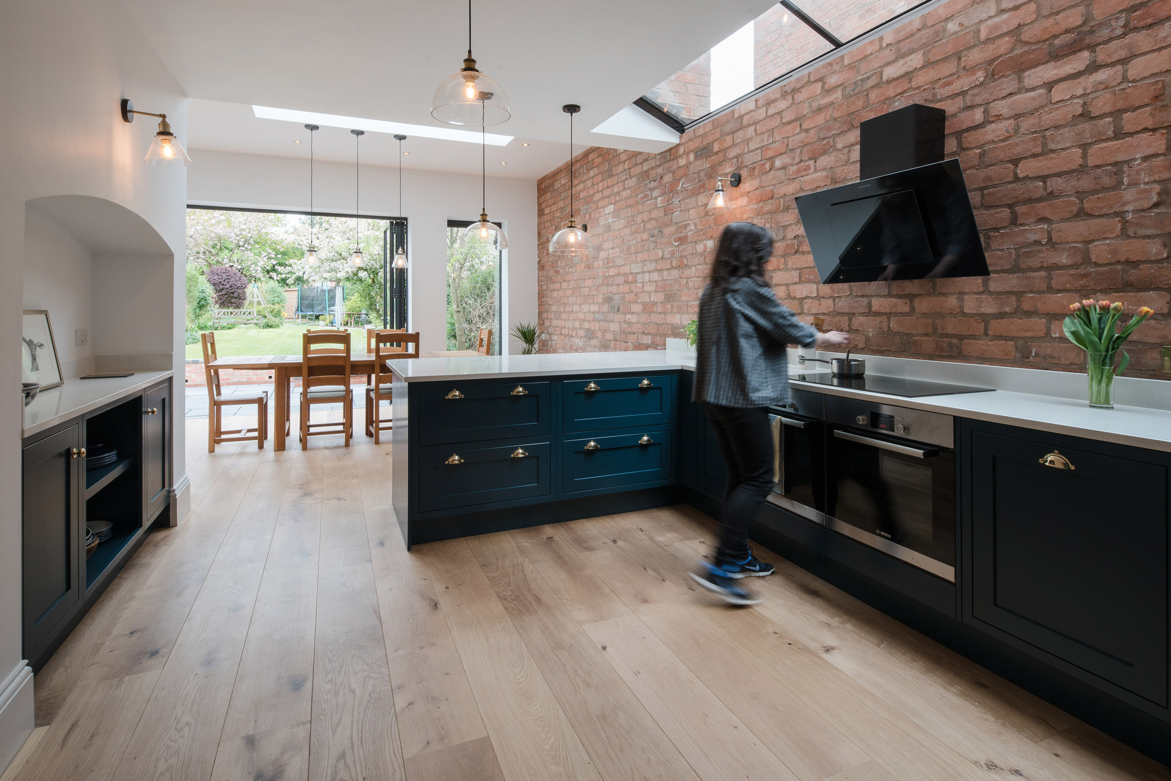 Colonnade-like glazing fronts house extension by Intervention Architecture-11