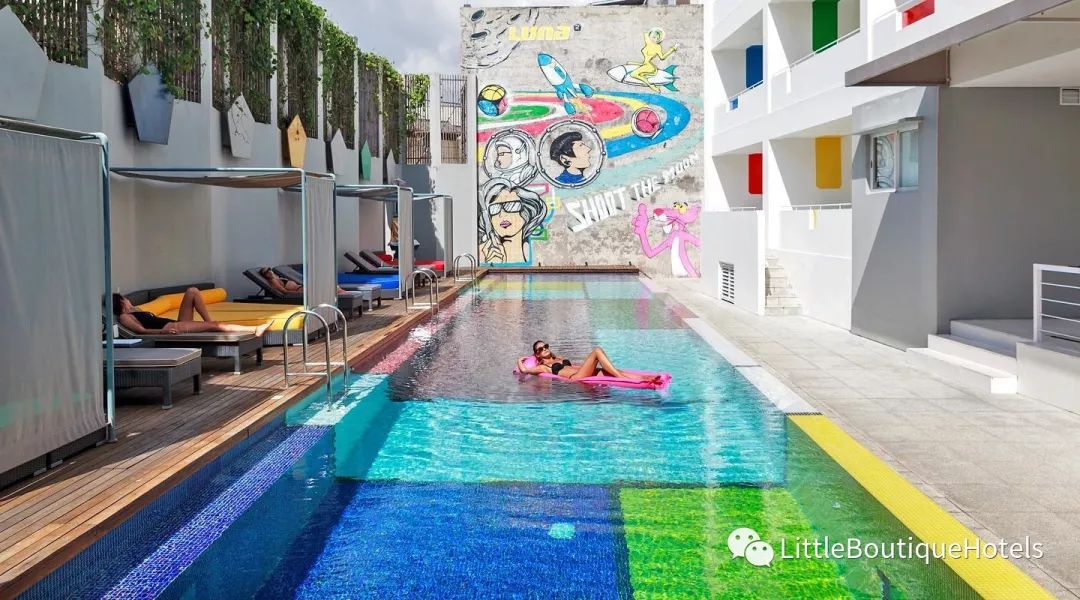 巴厘岛"Luna2"酒店 | 复古未来主义的室内设计盛宴-37