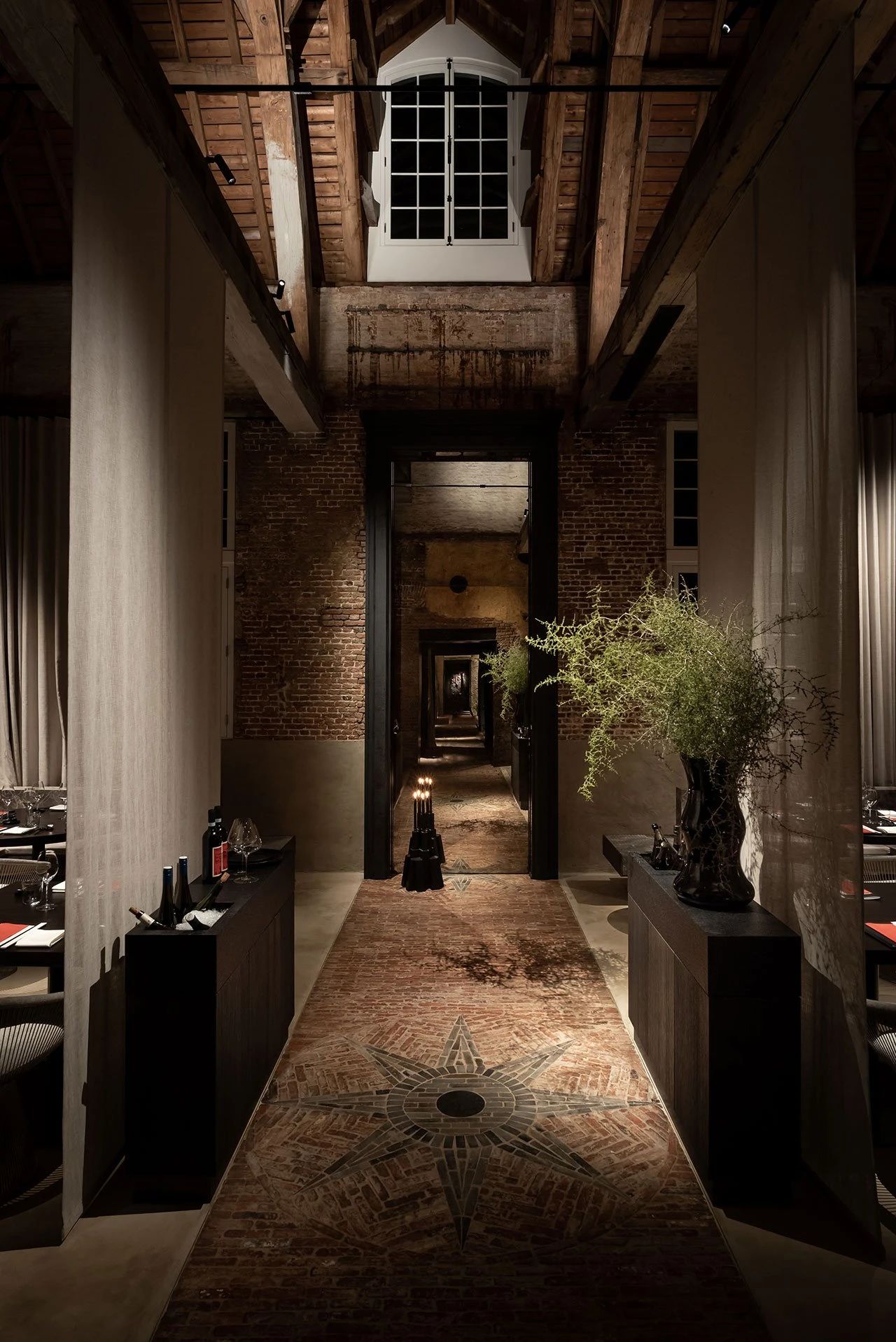 历史悠久的马车房改造成一个现代餐厅，比利时-5