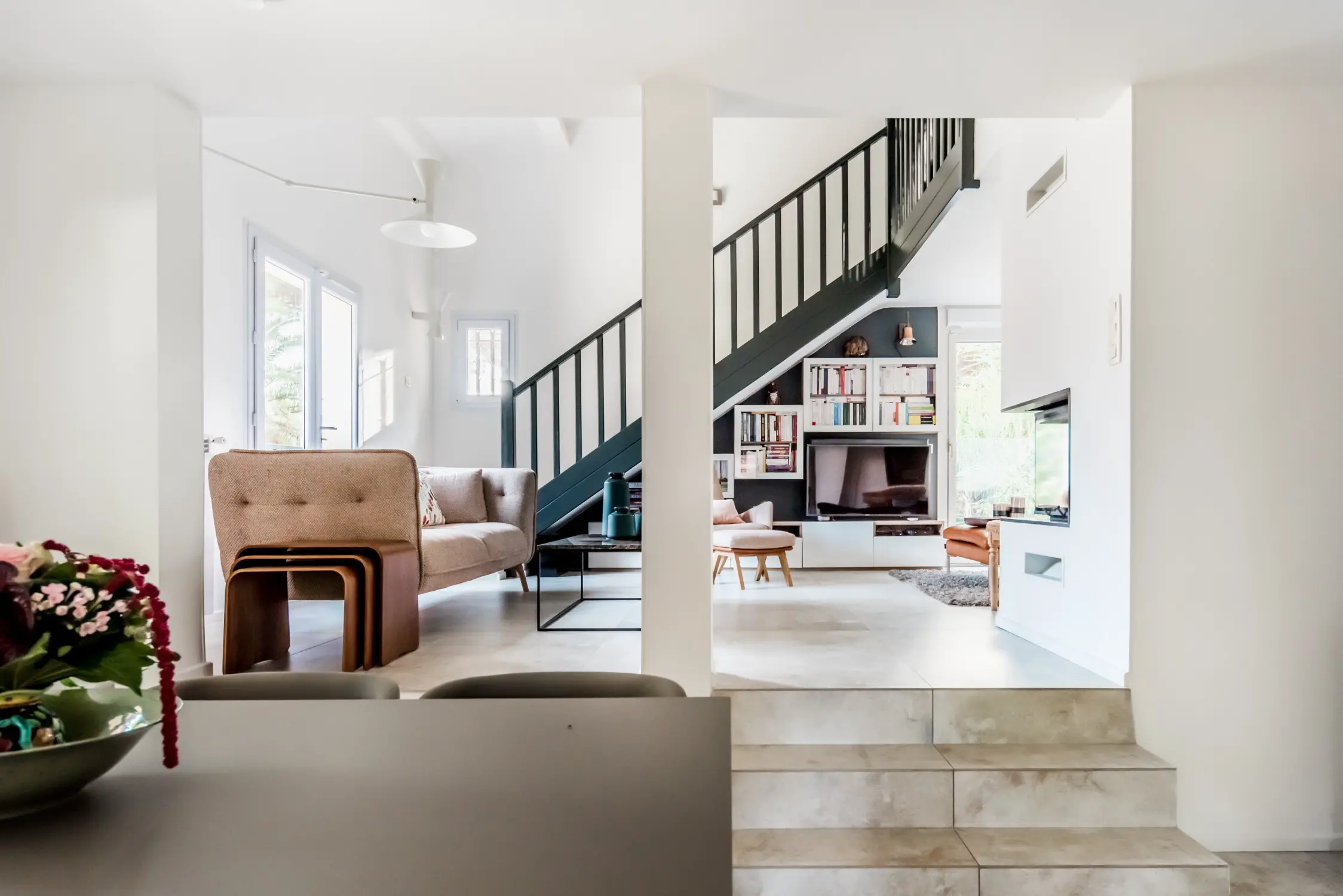 南法当代住宅 | 异国风情壁纸点亮现代设计-3