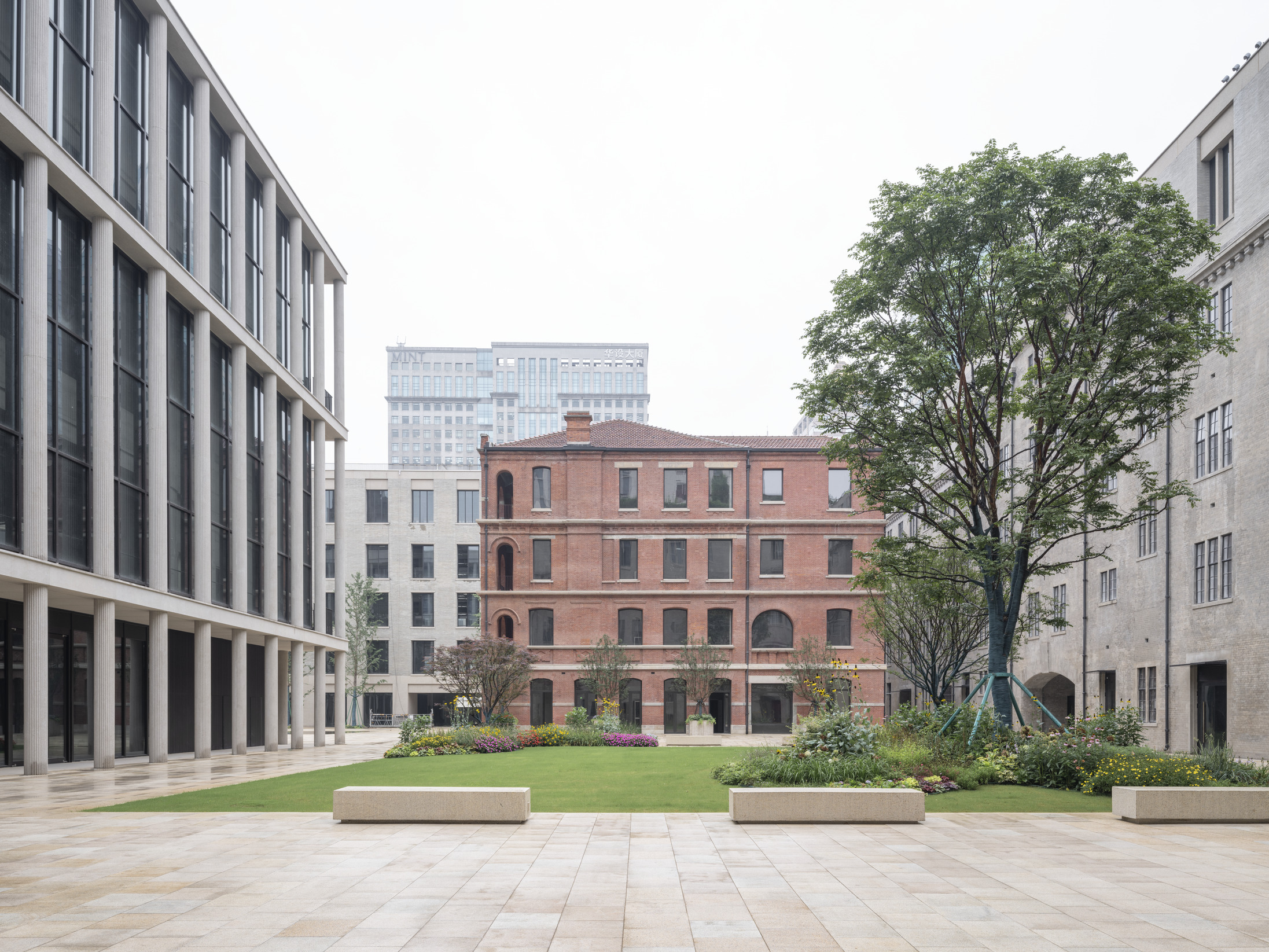 外滩城市规划展示馆广场（注：一般City Hall在国内语境结合外滩场景可能指上海城市规划展示馆，当然若结合具体准确背景有其他所指需相应调整） 丨中国上海-2