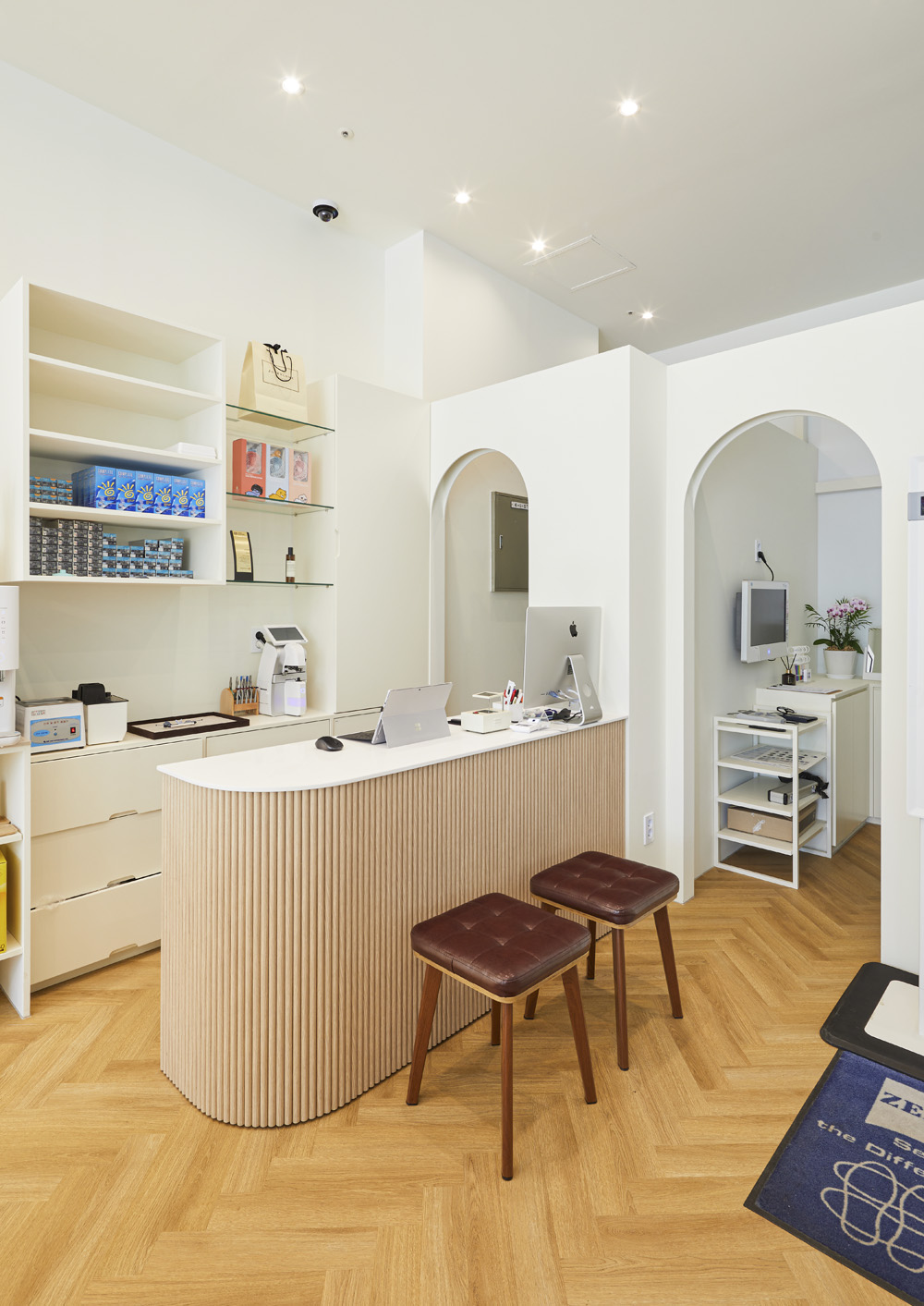 简约风格 14 坪眼镜店设计-9