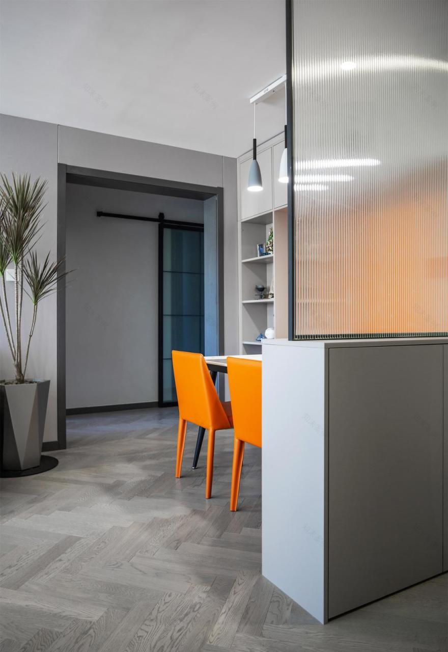 爱马仕橙碰撞 IT 精英,现代简约风平层设计-31