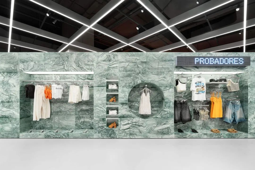 Bershka 西班牙新店室内设计丨西班牙巴伦西亚丨OMA 建筑工作室-4