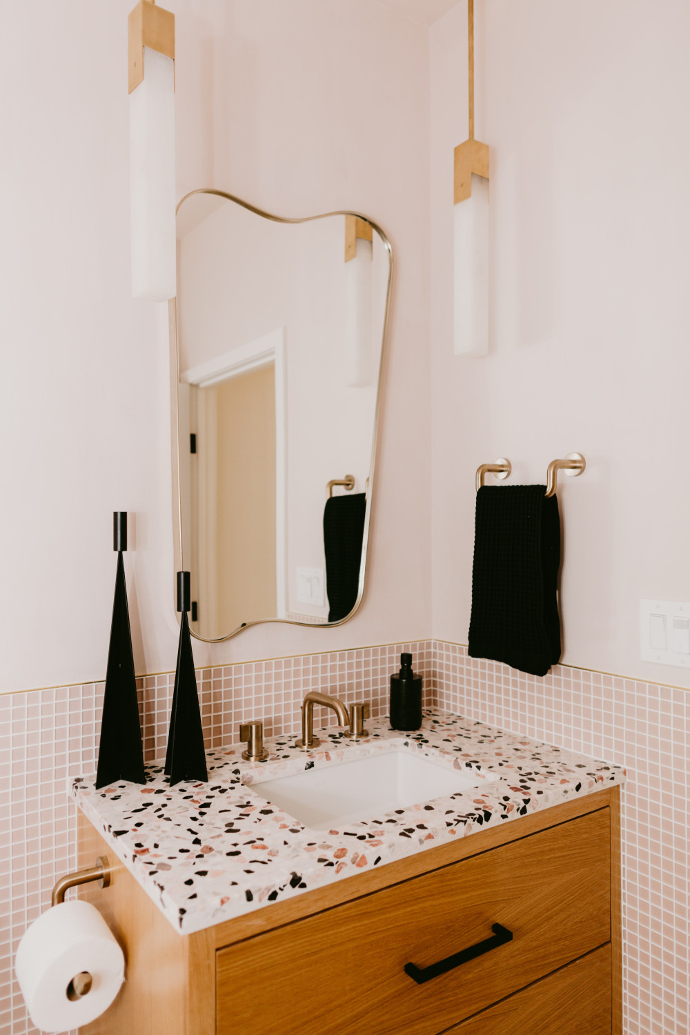 年轻企业家 Jaclyn Johnson 的洛杉矶现代西班牙风格住宅-18