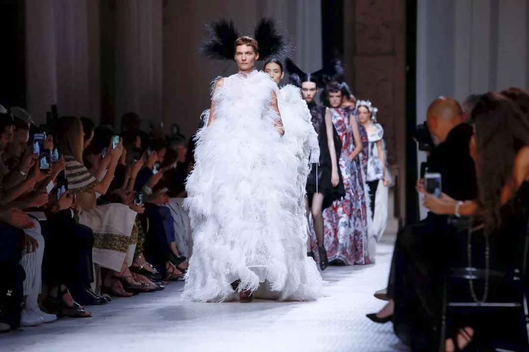 激进贵族的硬核高订 | Givenchy 2019 秋冬高级定制系列-51