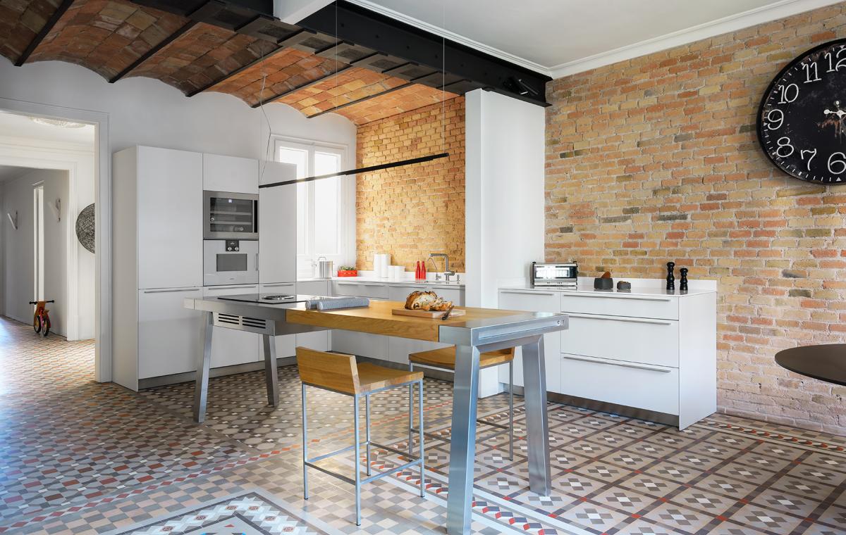 Reforma integral d'un pis modernista amb caràcter industrial | vilablanch. Estudi d'arquitectura interior a Barcelona. Projectes de restauració, clau en mà i per a promotores.-3