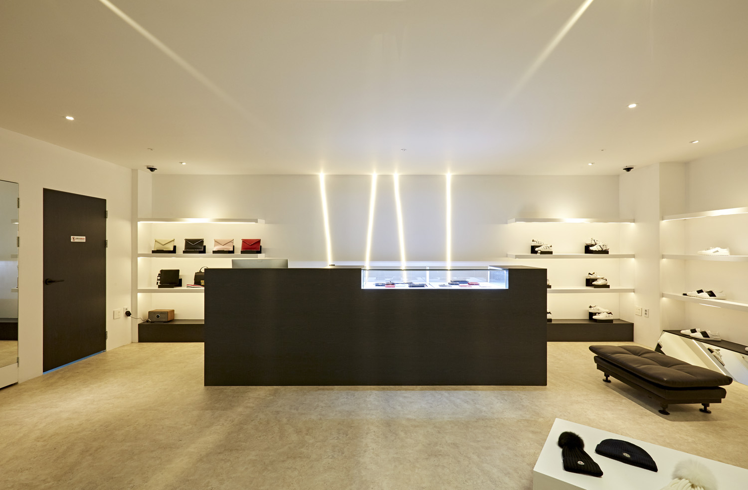 现代时尚，30 坪家具店的完美设计-8