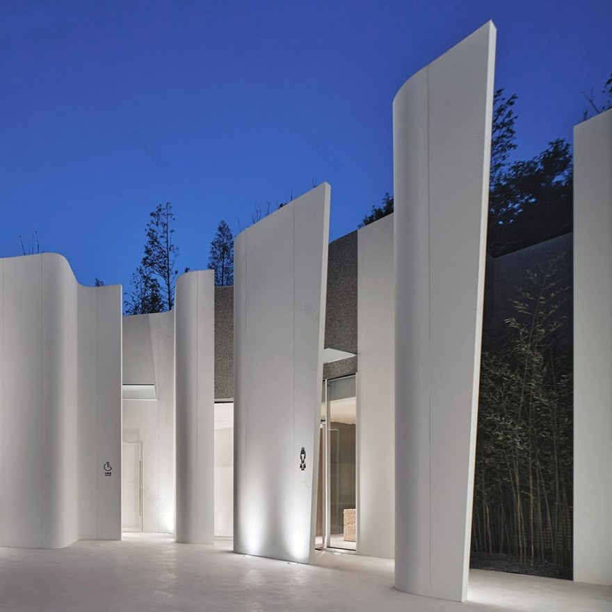 中国阿图尔村隐藏在峡谷中的公共卫生间丨GN Architects-15