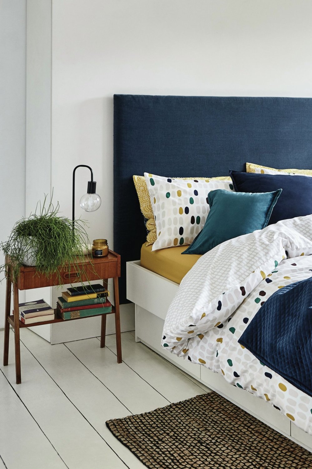 柔和灯光打造舒适卧室空间丨ELLEdecoration-25