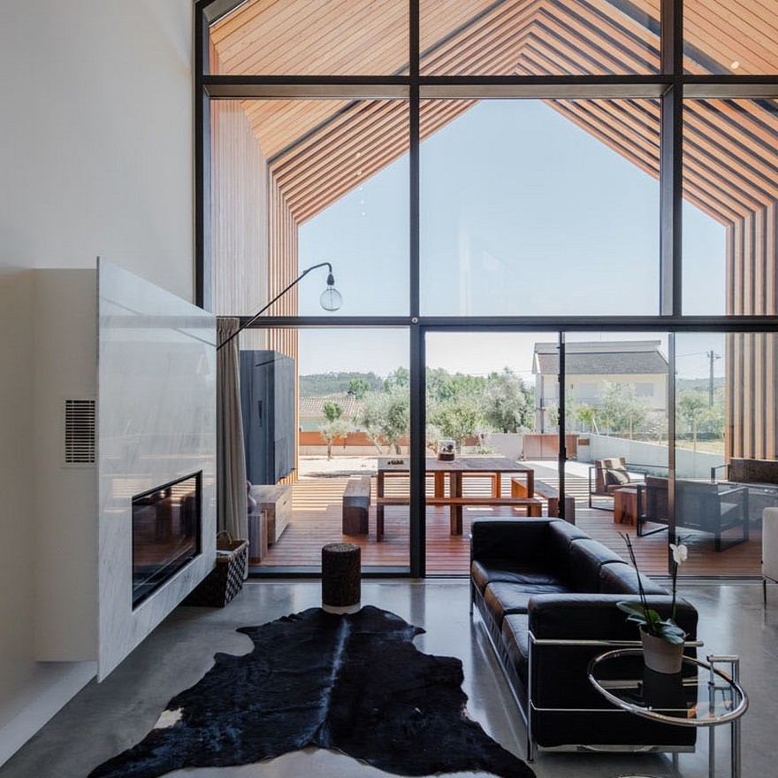 Beautiful Monolithic Home Built of Prefabricated Black Concrete Panels-12