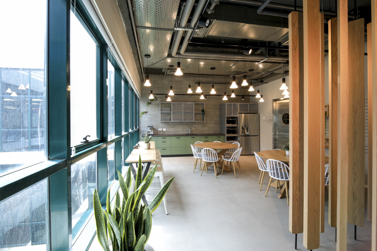 神秘电子元件公司办公室-16