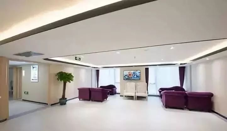 时尚而简约的医疗机构设计-8