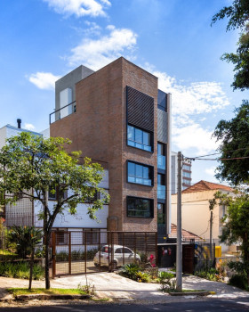 巴西阿雷格里港美式住宅丨Oficina Conceito Arquitetura