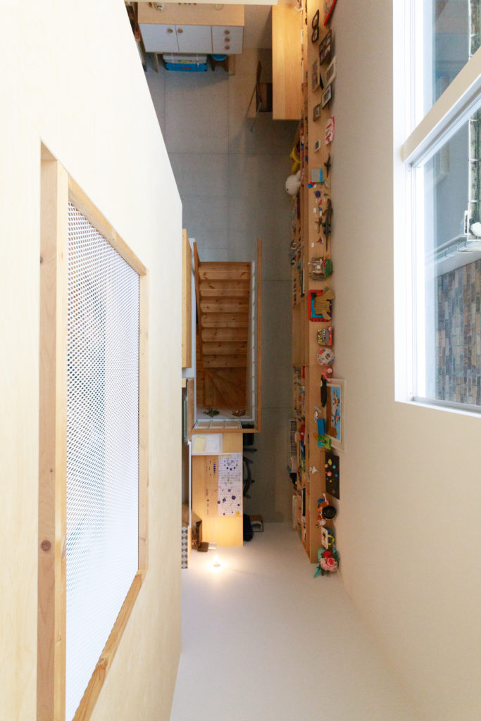 鉄骨造が叶えた大胆プラン吹き抜けの大空間に個室が浮かぶ家 | Architecture | 100%LiFE-3