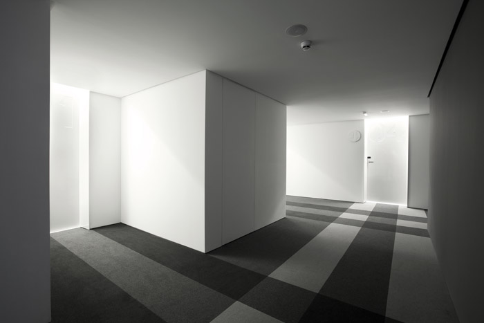 保加利亚 Graffit 酒店室内设计 | 英式优雅与简约的完美融合-5