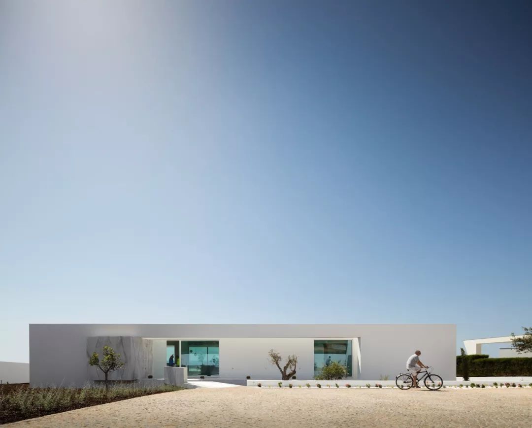 极简主义设计，葡萄牙里斯本的通透空间美学-77