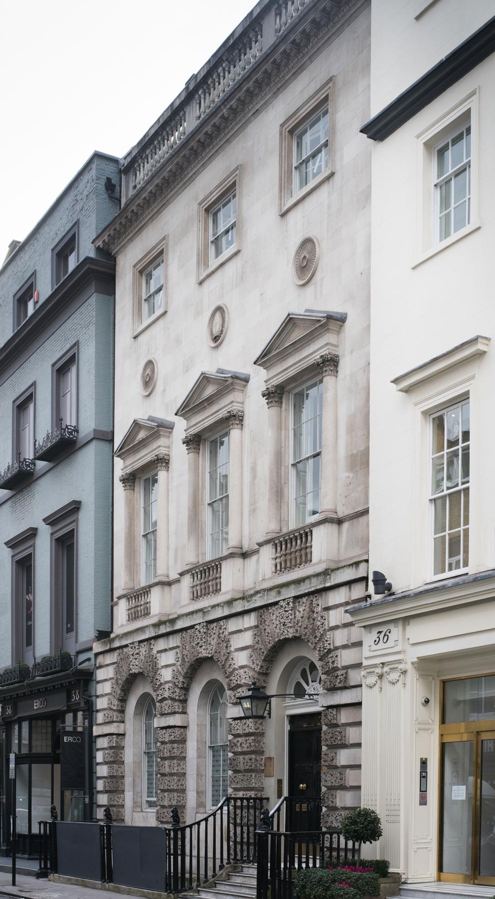 伦敦梅菲尔区伊利豪斯变身艺术画廊-30