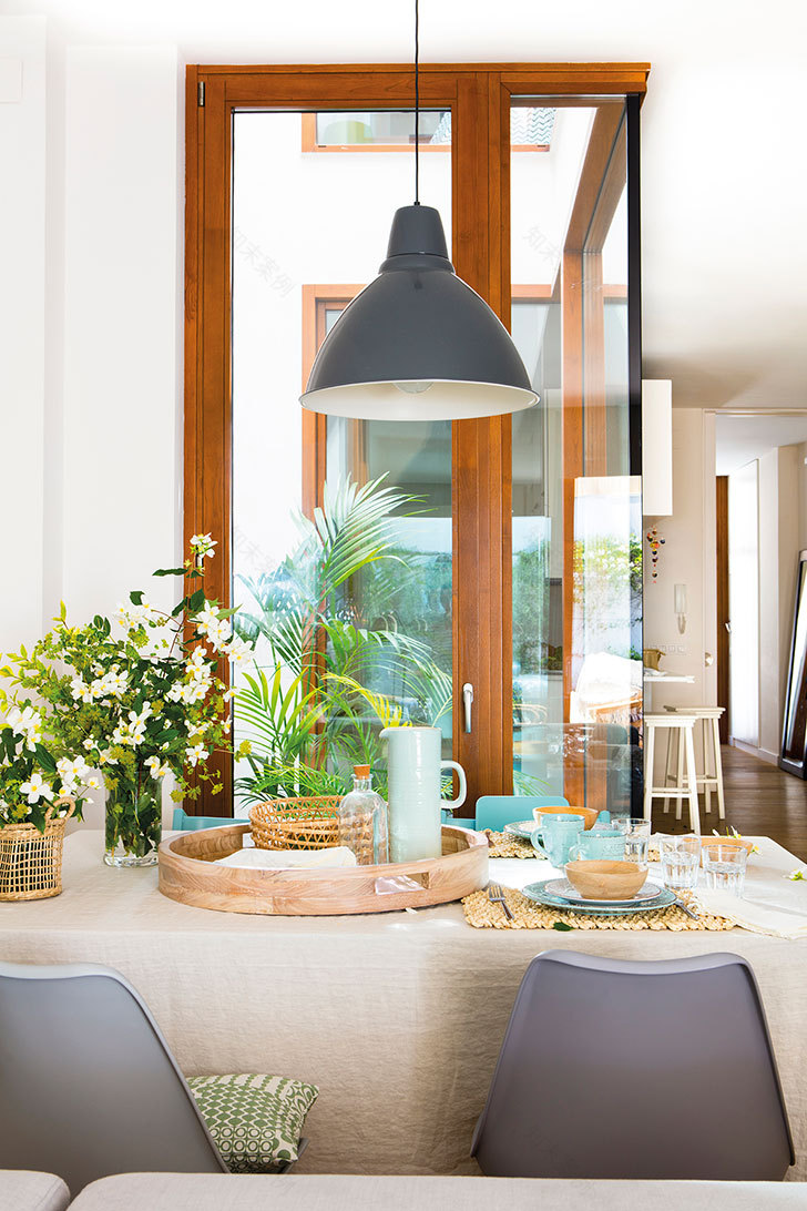 巴塞罗那阳光家庭公寓 | 黄绿搭配,满室生机-4