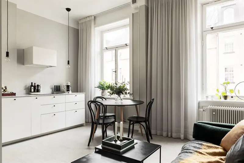 42 平米现代公寓的玻璃隔断、绿色 velvet sofa 设计亮点-10