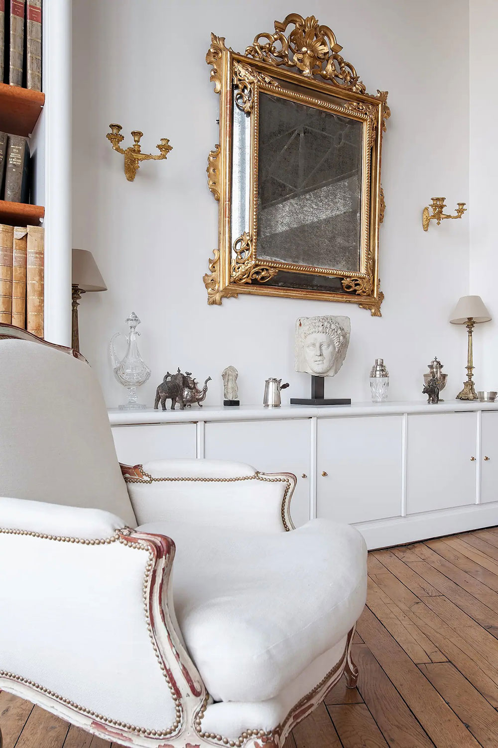 迷人的白色阁楼可俯瞰巴黎的圣心大教堂-7