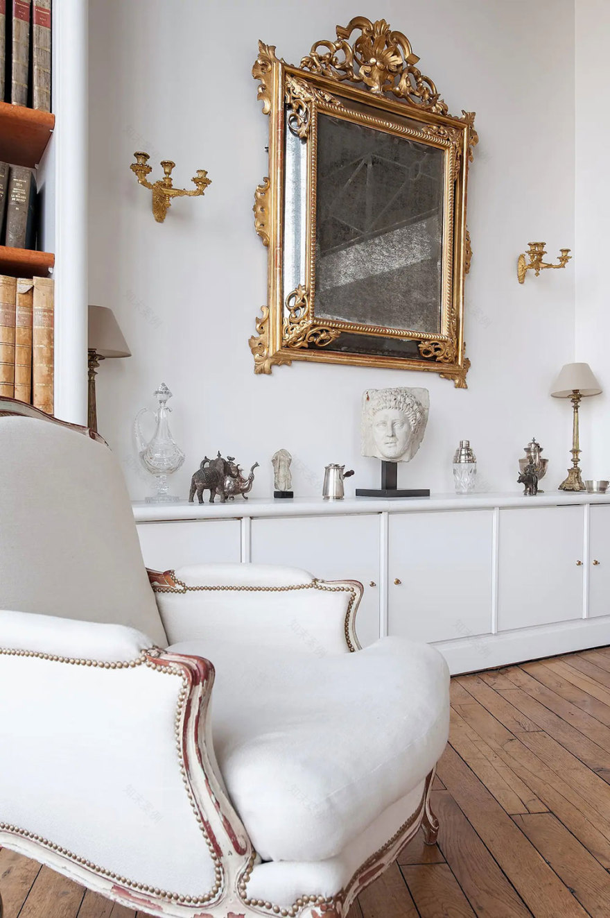 迷人的白色阁楼可俯瞰巴黎的圣心大教堂-7